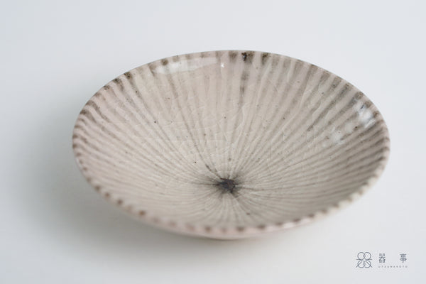 志野釉十草五寸皿 | 三浦繁久