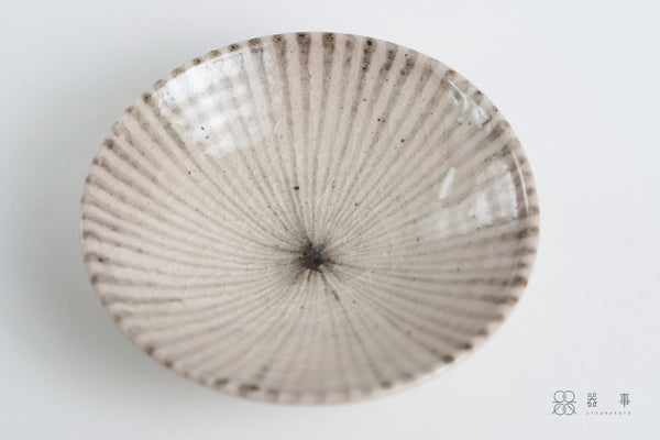 志野釉十草五寸皿 | 三浦繁久