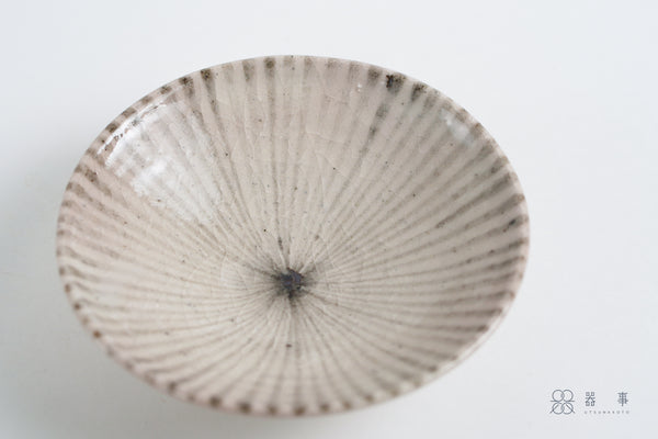 志野釉十草五寸皿 | 三浦繁久