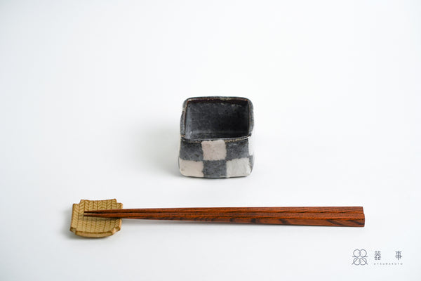 鼠志野釉市松圖案角小付 | 三浦繁久