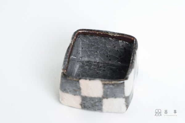 鼠志野釉市松圖案角小付 | 三浦繁久