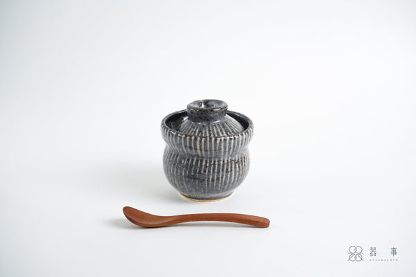 鼠志野釉十草蓋物 | 三浦繁久