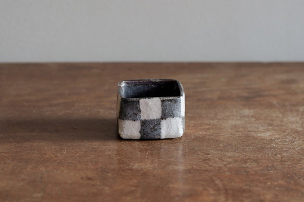 鼠志野釉市松圖案角小付 | 三浦繁久