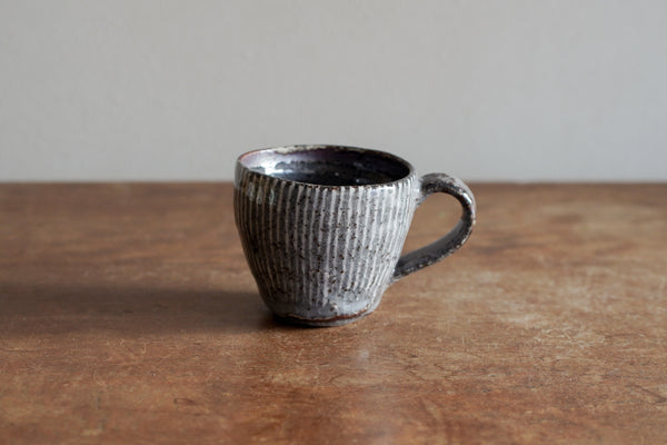 鼠志野釉十草馬克杯 | 三浦繁久