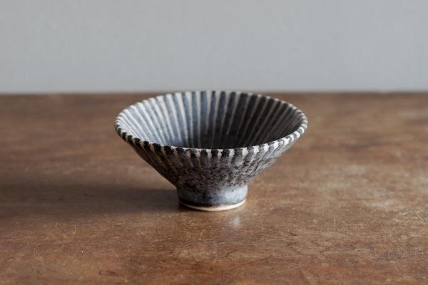 鼠志野釉十草飯碗 | 三浦繁久