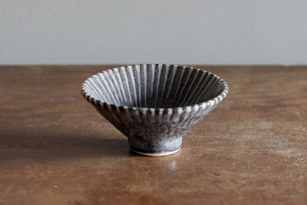 鼠志野釉十草飯碗 | 三浦繁久