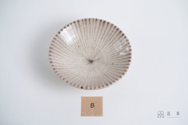 志野釉十草五寸皿 | 三浦繁久