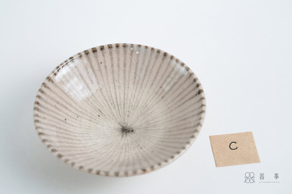 志野釉十草五寸皿 | 三浦繁久